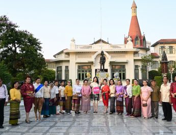 เมืองไทยประกันชีวิต ส่งมอบความสุขและรอยยิ้ม พาคณะผู้สูงอายุจากเขตห้วยขวาง และโรงเรียนผู้สูงอายุเขตดินแดง เข้าร่วมชมงาน “101 ปี พระราชวังพญาไท” THE GLORY OF SIAM
