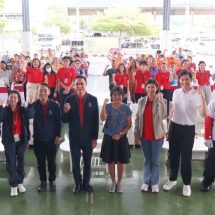 สายสีแดง จัดกิจกรรม CSR ตั้งศูนย์บริการตรวจสุขภาพนอกสถานที่ พร้อมมอบรถเข็นวีลแชร์ 9 คัน ให้แก่ชุมชน