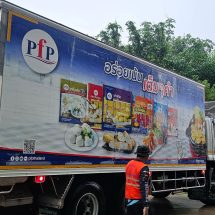 PFP ฝ่ากระแสน้ำเชี่ยว ลำเลียงวัตถุดิบและถังยังชีพช่วยผู้ประสบภัยน้ำท่วมหาดใหญ่อย่างเร่งด่วน