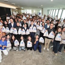 กรุงไทย-แอกซ่า ประกันชีวิต รวมพลังจิตอาสา ร่วมบรรจุถุงยังชีพ  จำนวน 2,000 ถุง เพื่อส่งมอบช่วยเหลือผู้ประสบภัยน้ำท่วมในภาคใต้