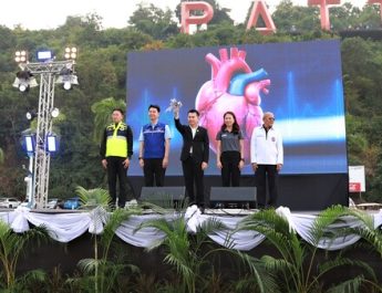 สพฉ. จับมือภาคี จัด “CPR on the Beach” สร้างอาสาฉุกเฉินชุมชน “1 วัน 2,000 คน” มุ่งเป้าให้คนไทยทุกคน CPR เป็นพร้อมเปิดตัว “ฉุกเฉินพลัส” ซูเปอร์แอปการแพทย์ฉุกเฉินเป็นของขวัญปีใหม่ประชาชน