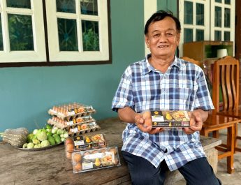“สมบัติฟาร์ม” เกษตรกรไก่ไข่วัยเกษียณ ผู้พิสูจน์ว่าความมั่นคงสร้างได้ ด้วยวินัยและพันธมิตรที่ไว้วางใจ